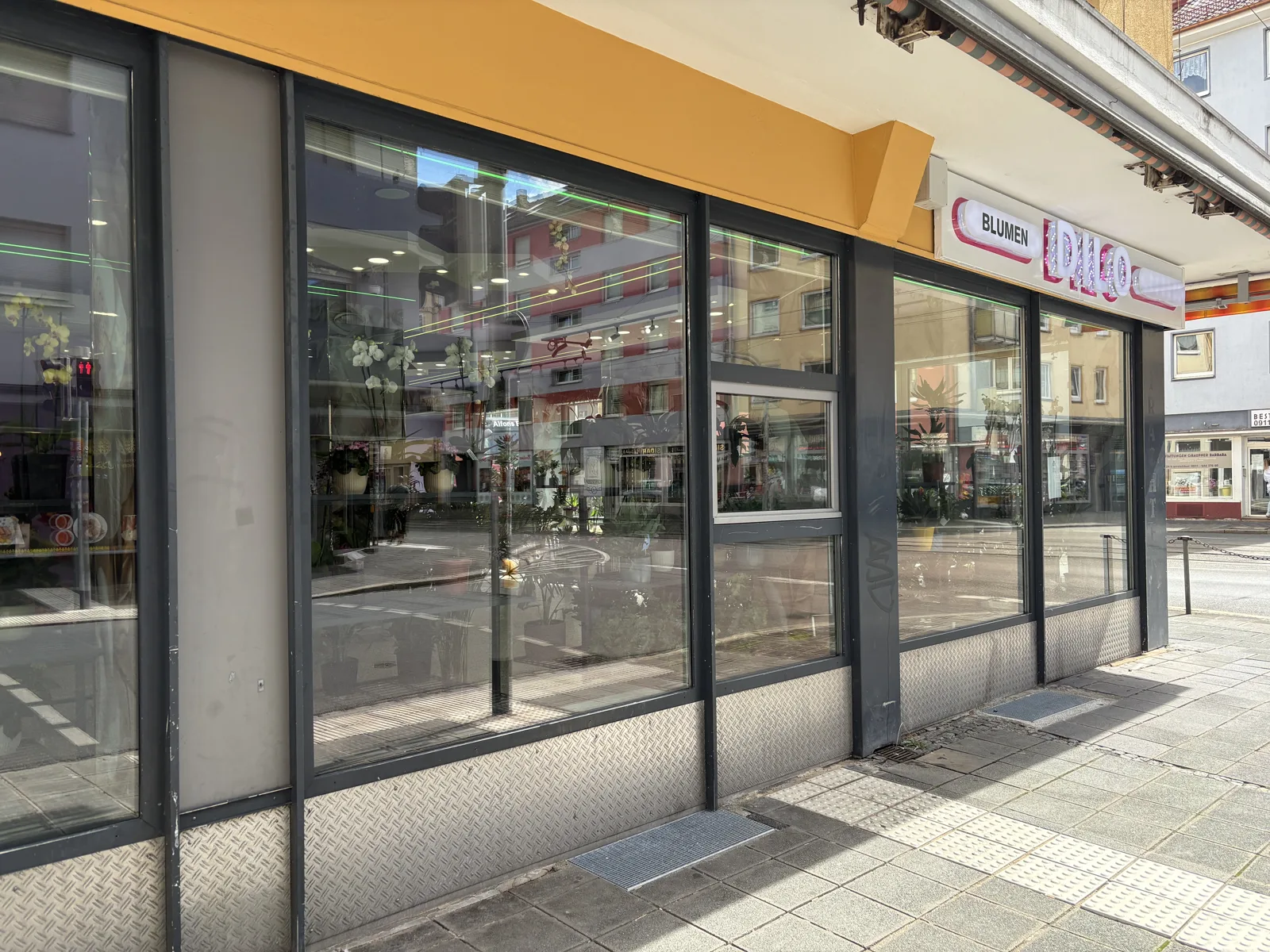 Die Schaufensterfront von DILO Blumen